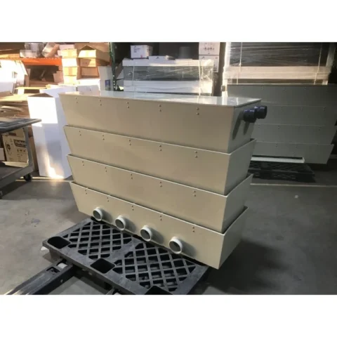 60x18" Bakki Shower W/ 4 x 4" Outlet